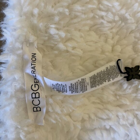 BCBGeneration White Fuzzy Scarf Polyester 9" x 65" - Picture 3 of 4